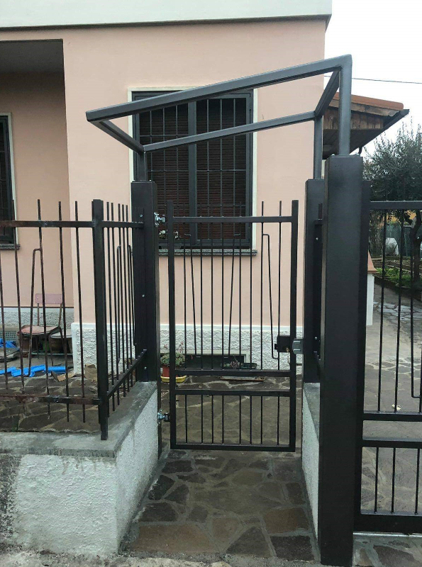 Struttura e Recinzione in Ferro Battuto